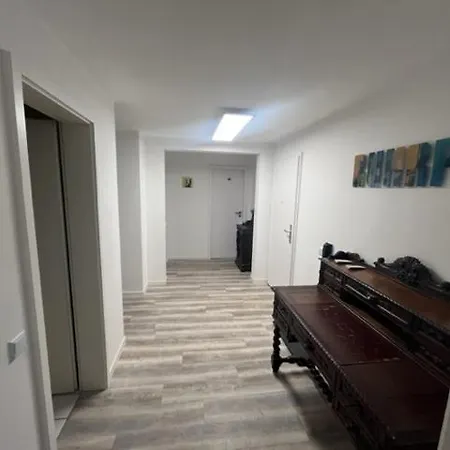 Vintage Apartment *